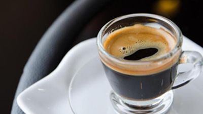 ¿Cuál es la cantidad exacta de café que debes tomar para mejorar tu función cerebral, según experta de Harvard?