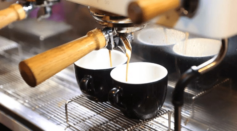 Los chinos pasan del té al café y el precio se dispara hasta máximos históricos